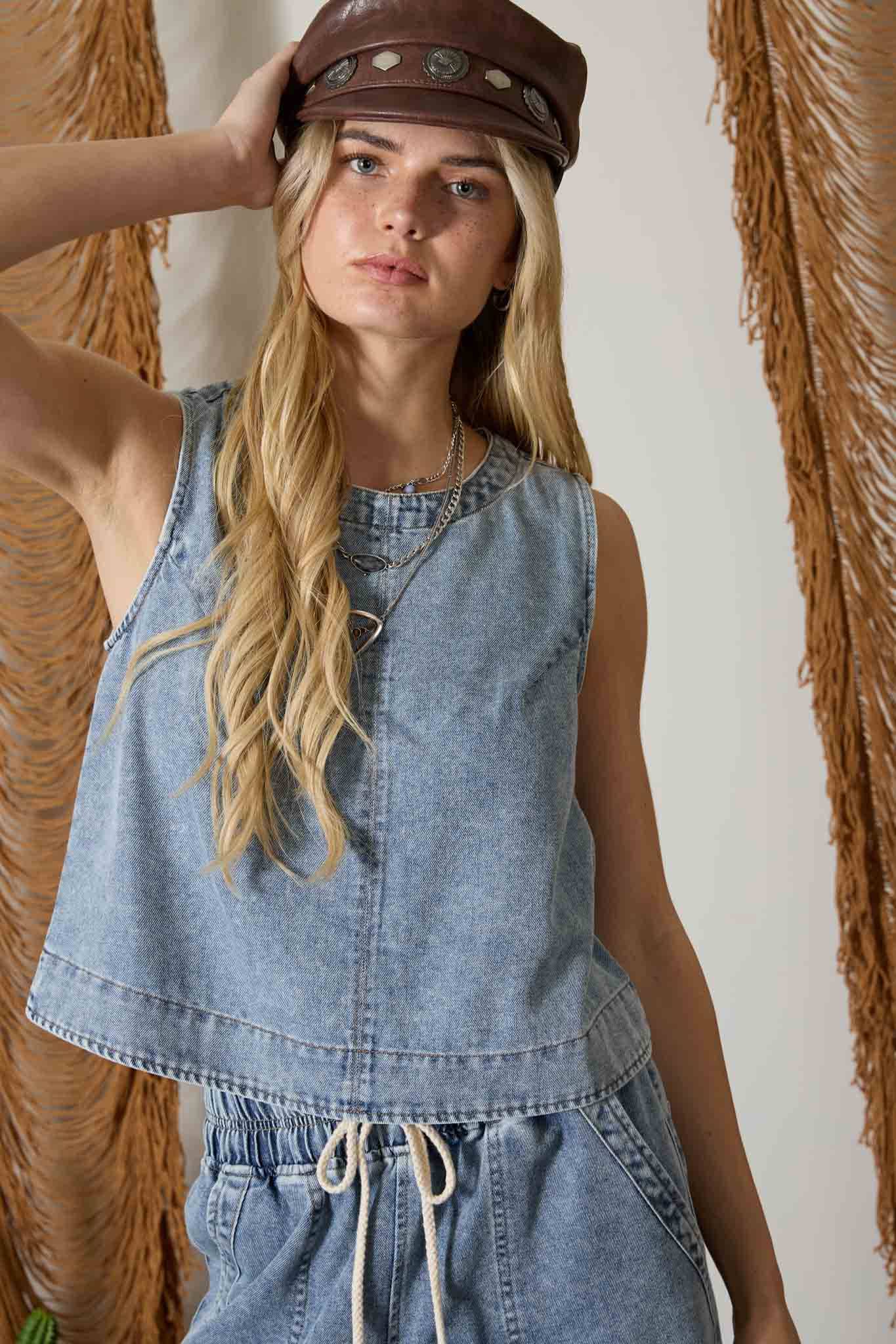 Denim Back Button Topp