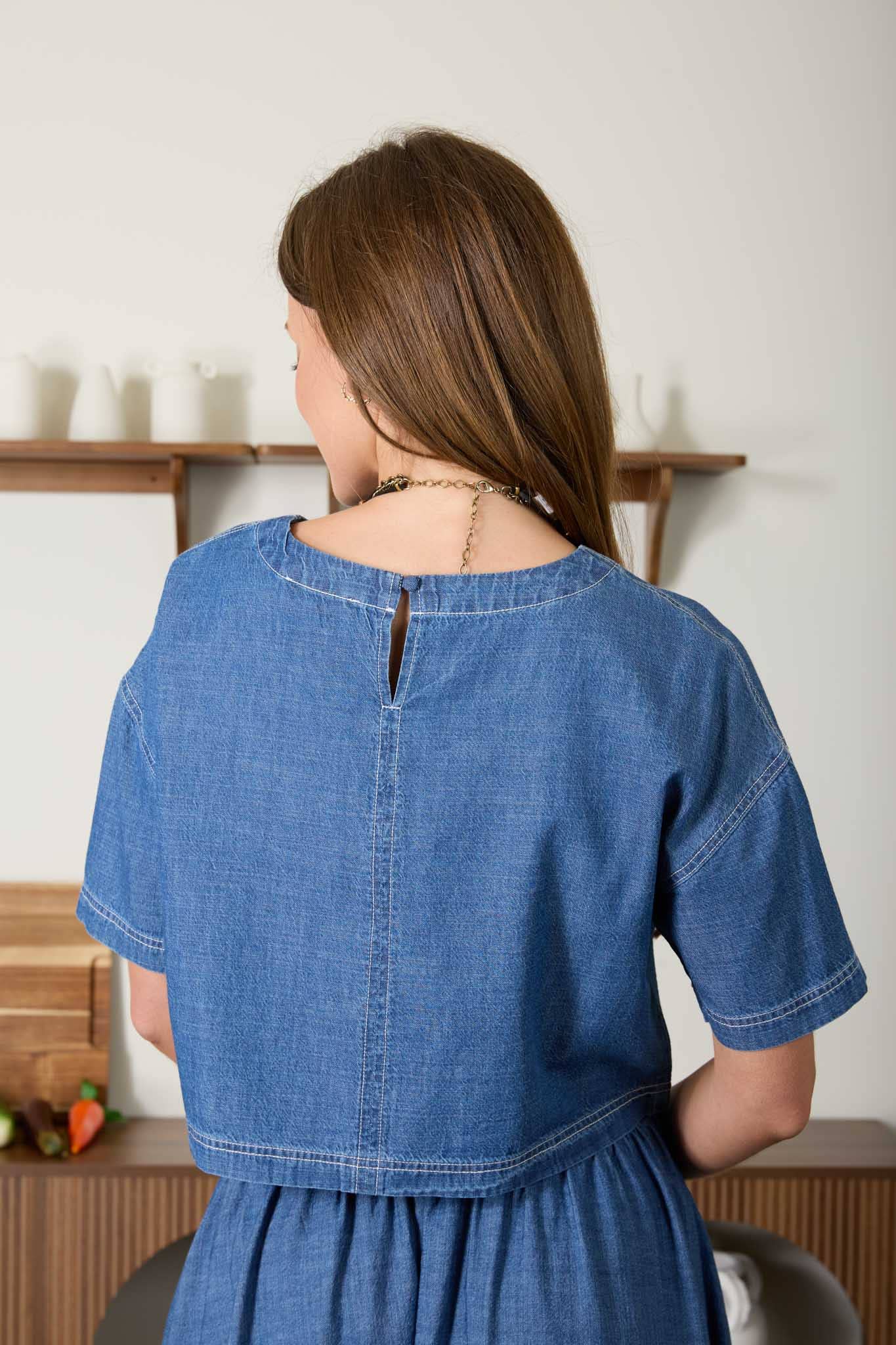 ROUND NECK SHORT SLEEVE CROPPED DENIM TOP