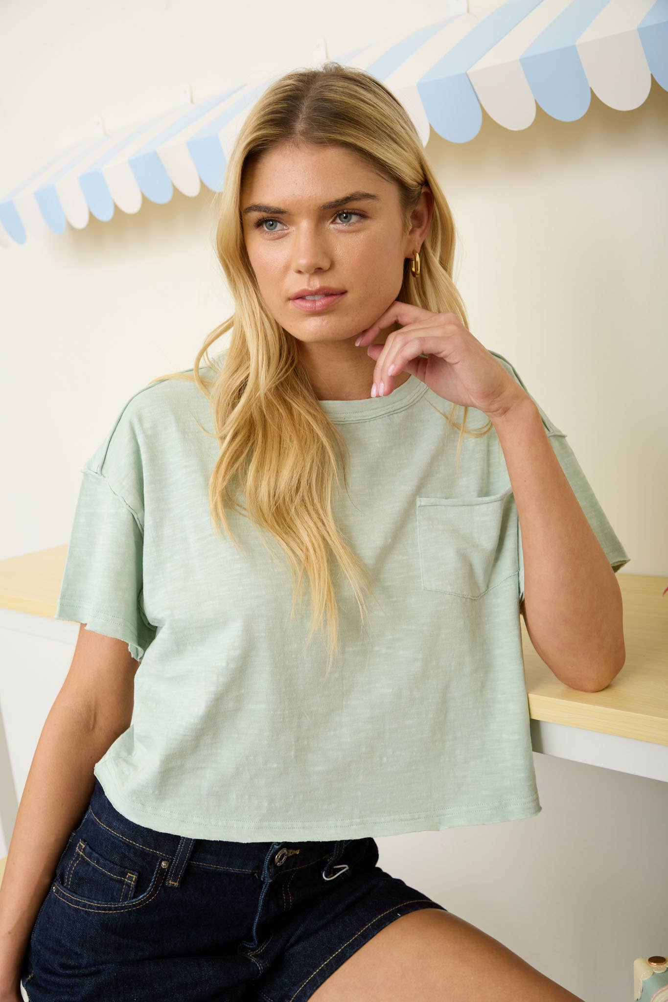 RAW EDGE EXPOSED SEAM SHORT SLEEVE KNIT CROP TOP