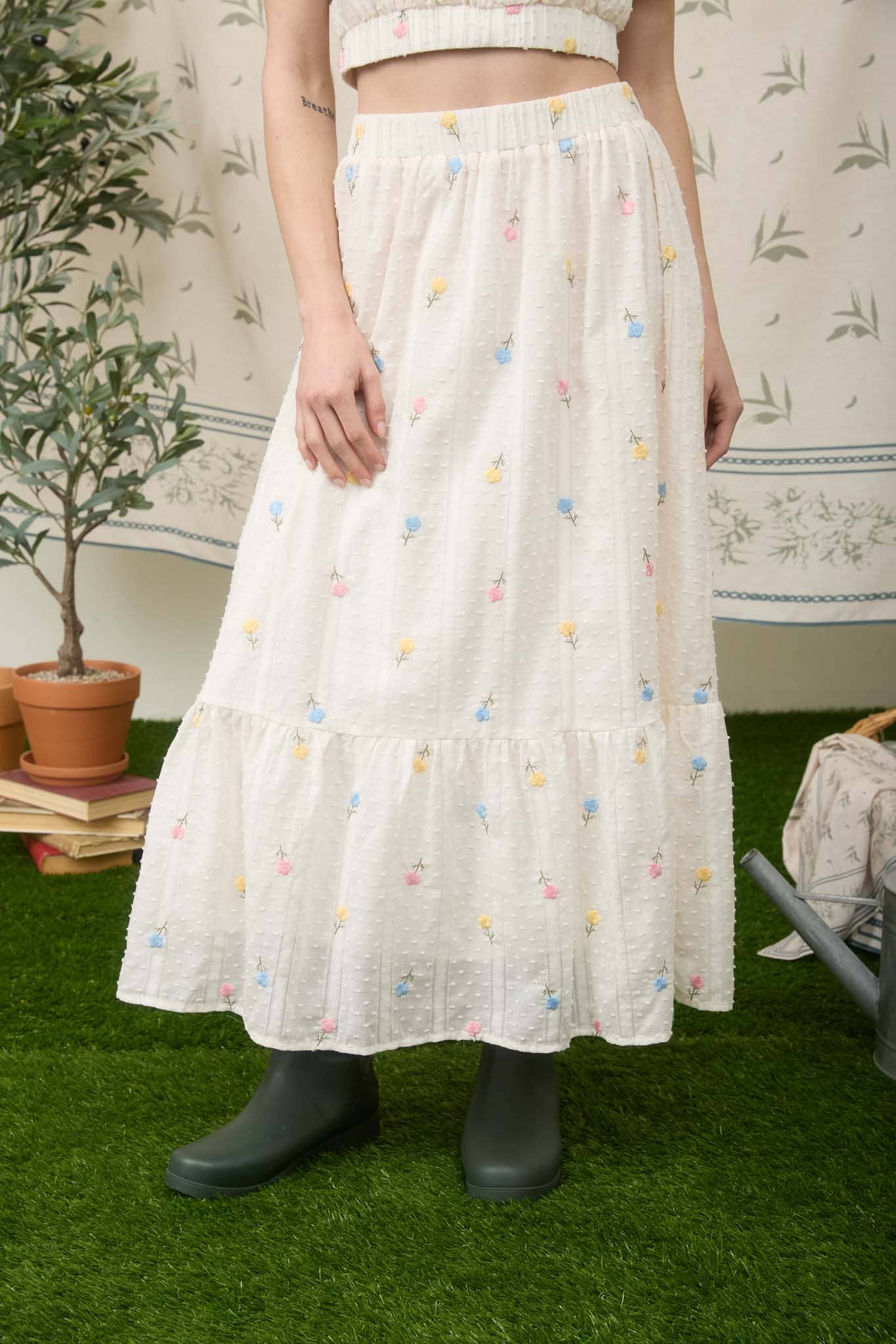 FLORAL EMBROIDERY CLIP DOT PATTERN MIDI SKIRT