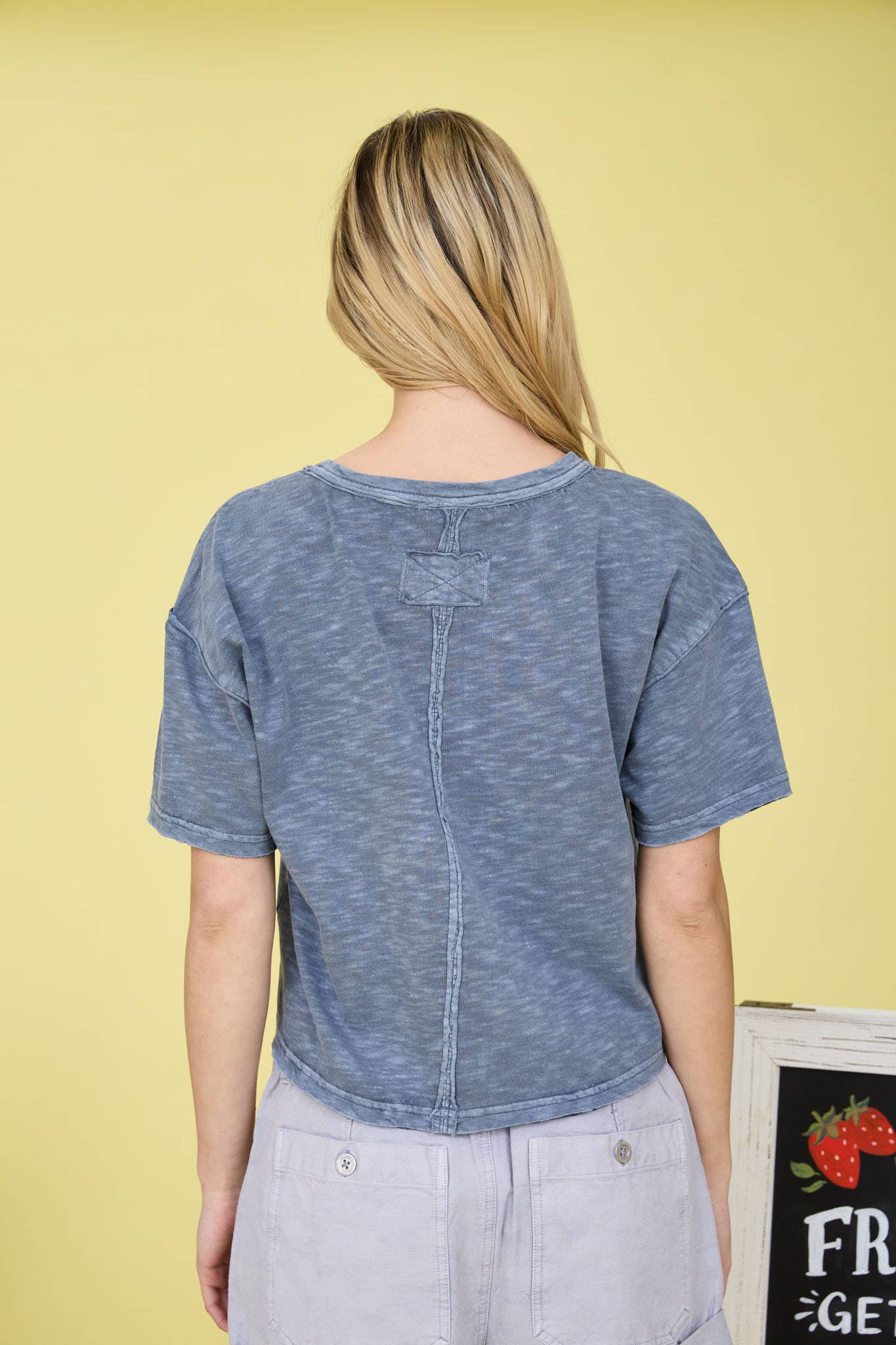 RAW EDGE EXPOSED SEAM SHORT SLEEVE KNIT CROP TOP