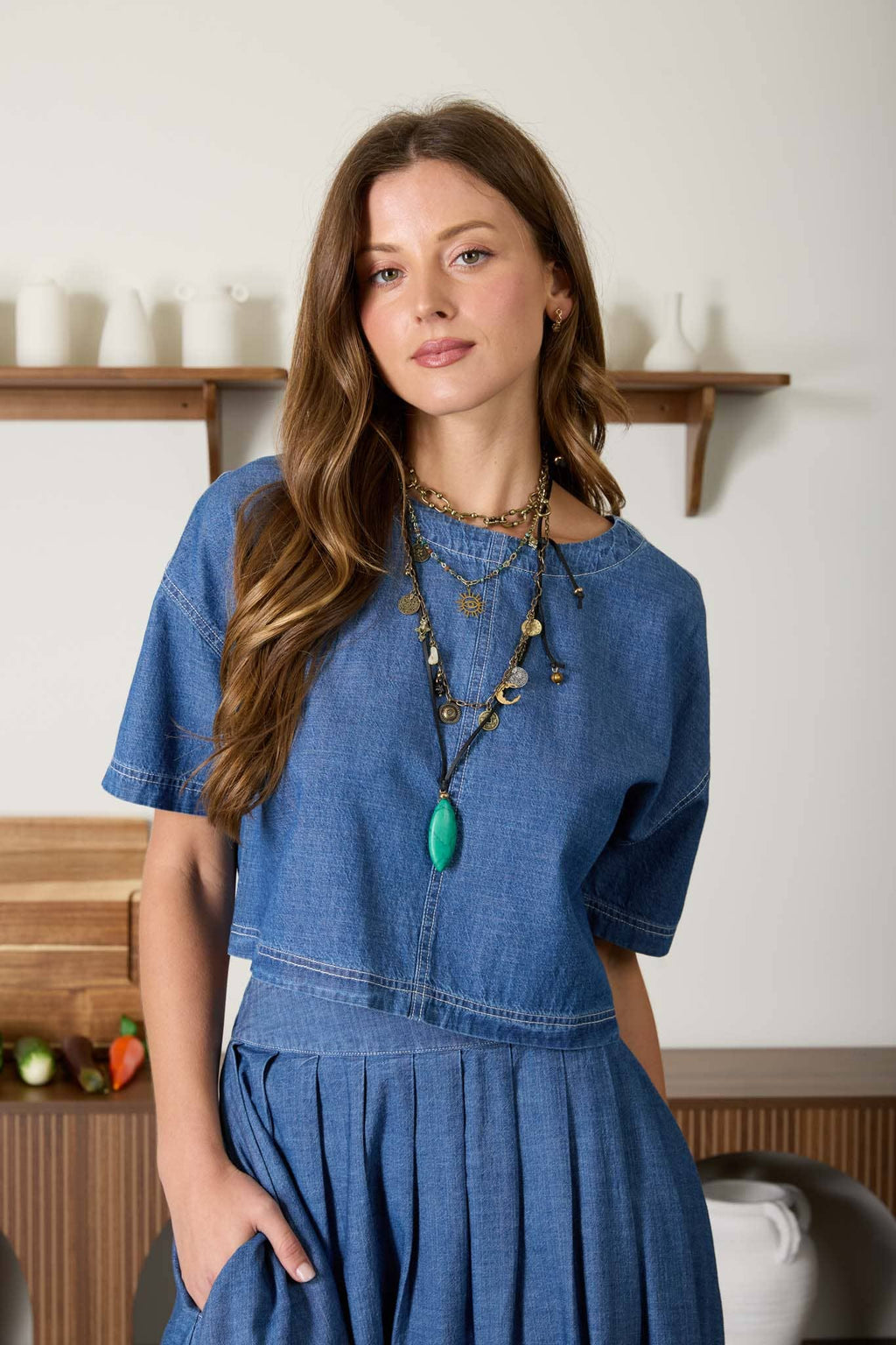 ROUND NECK SHORT SLEEVE CROPPED DENIM TOP