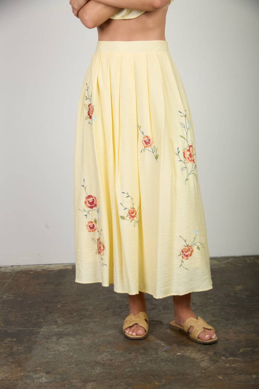 FLORAL EMBROIDERY DETAIL MIDI SKIRT