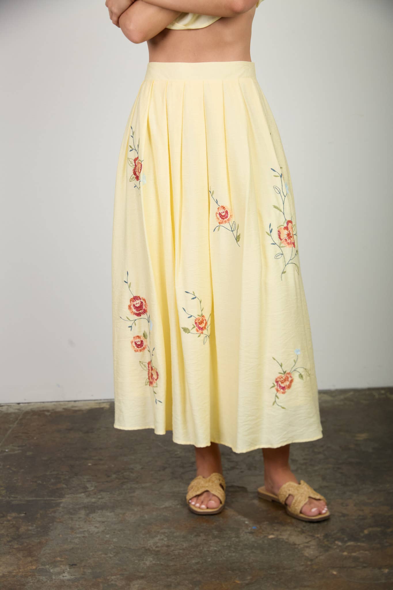 FLORAL EMBROIDERY DETAIL MIDI SKIRT