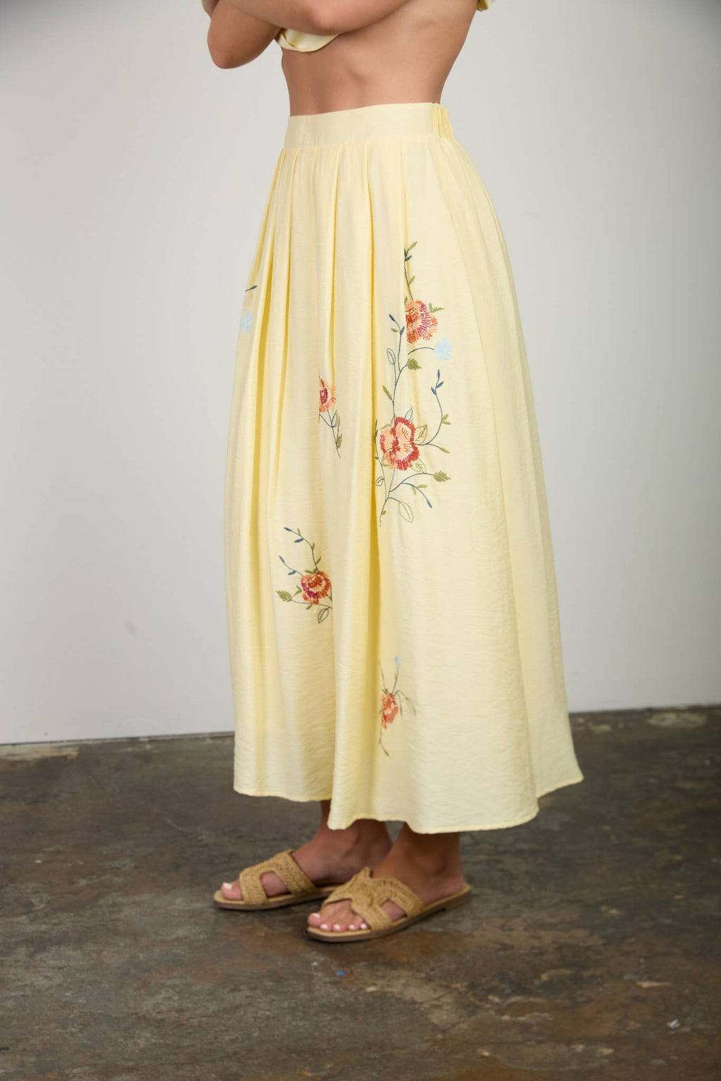 FLORAL EMBROIDERY DETAIL MIDI SKIRT