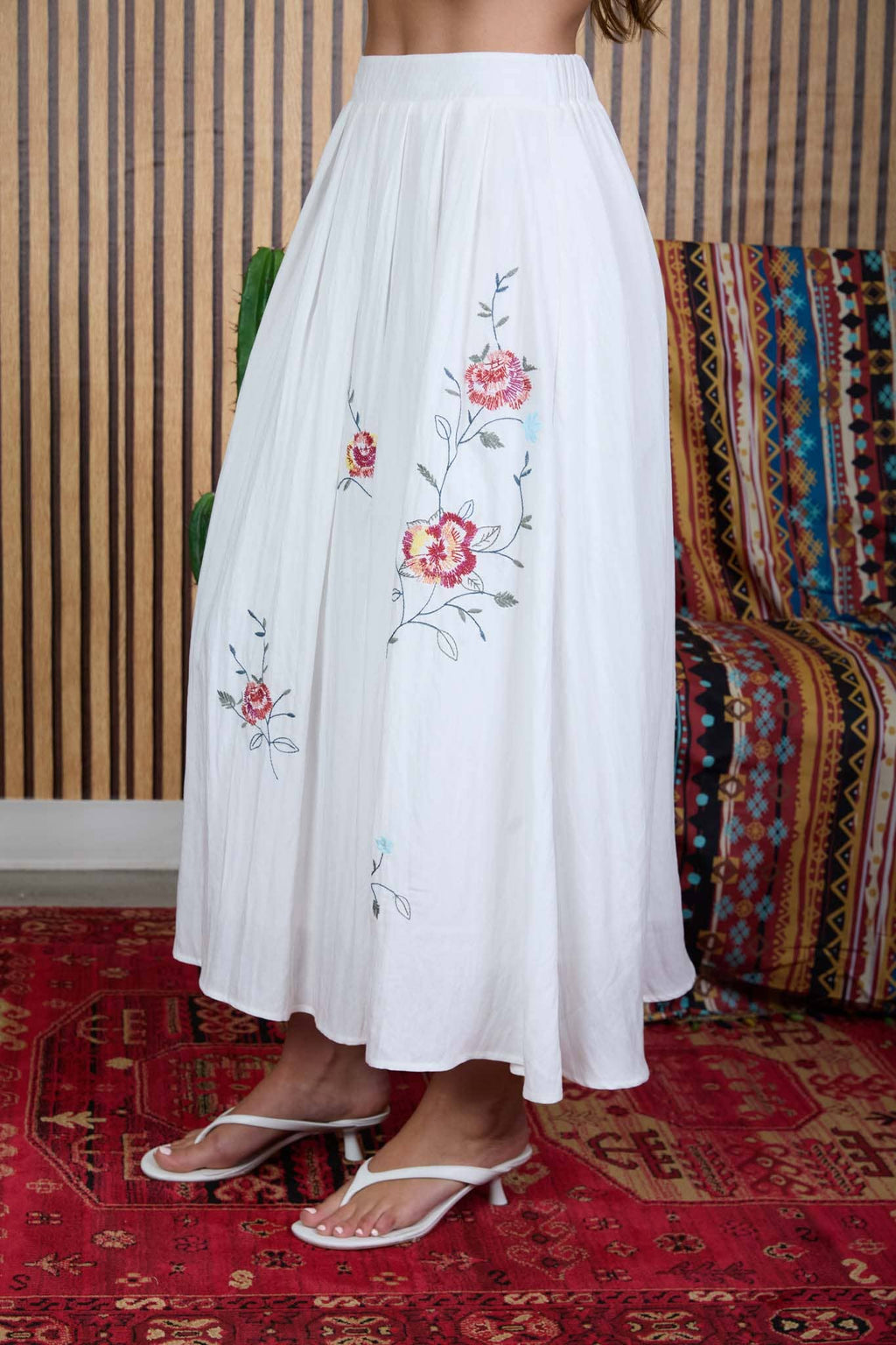 FLORAL EMBROIDERY DETAIL MIDI SKIRT