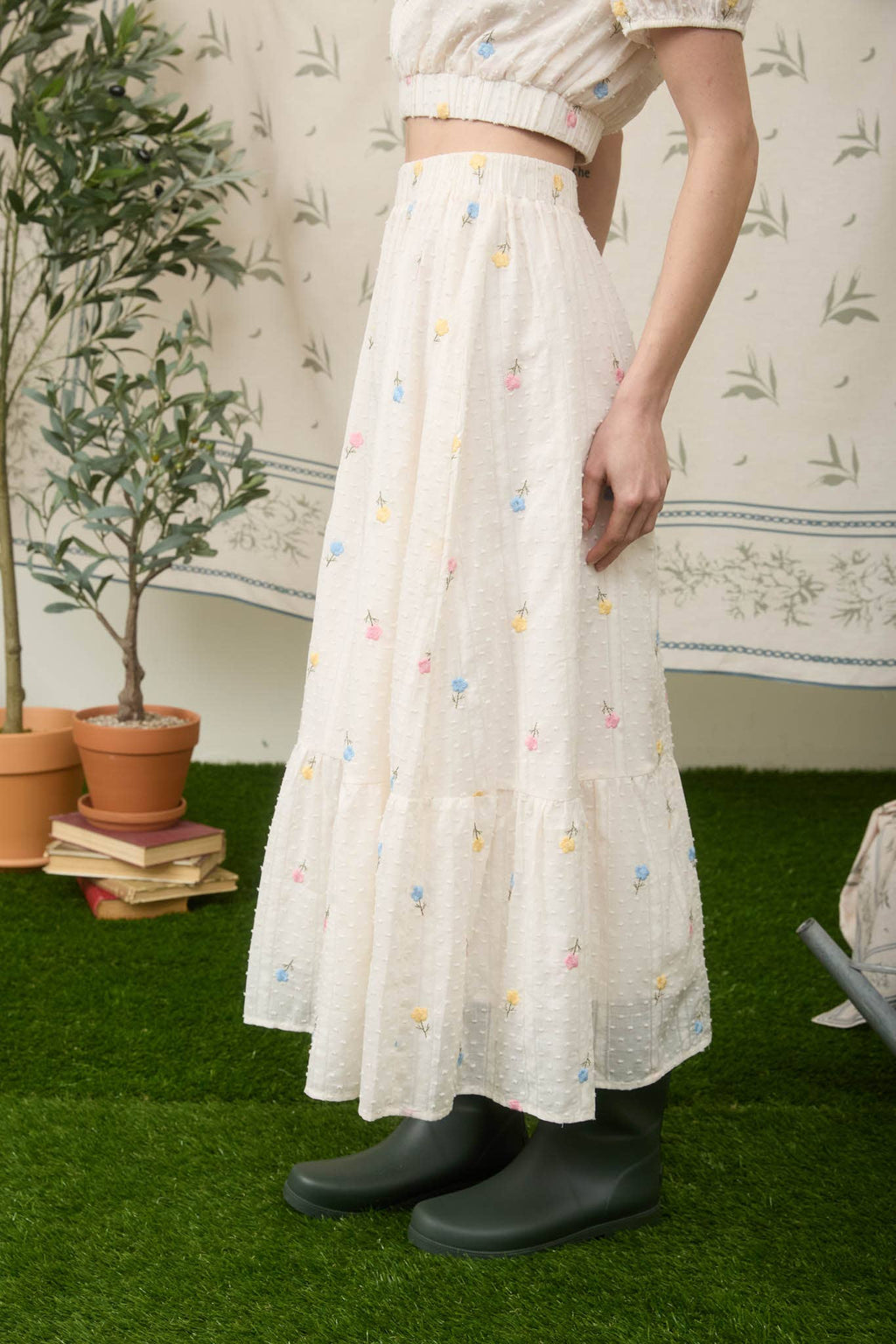 FLORAL EMBROIDERY CLIP DOT PATTERN MIDI SKIRT