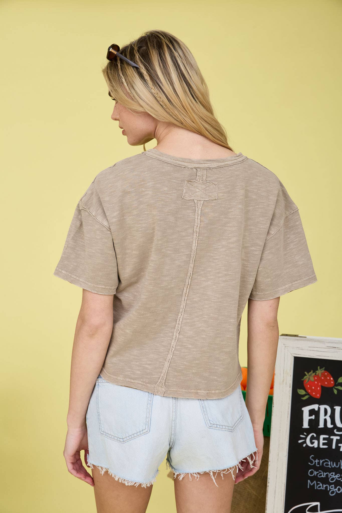 RAW EDGE EXPOSED SEAM SHORT SLEEVE KNIT CROP TOP