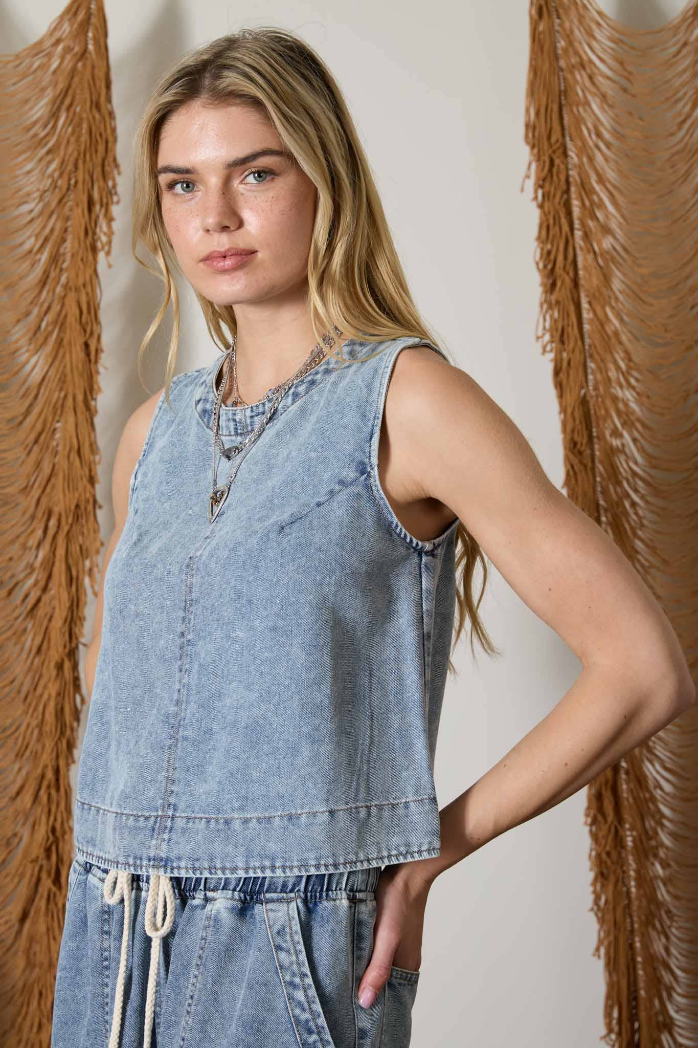 Denim Back Button Topp