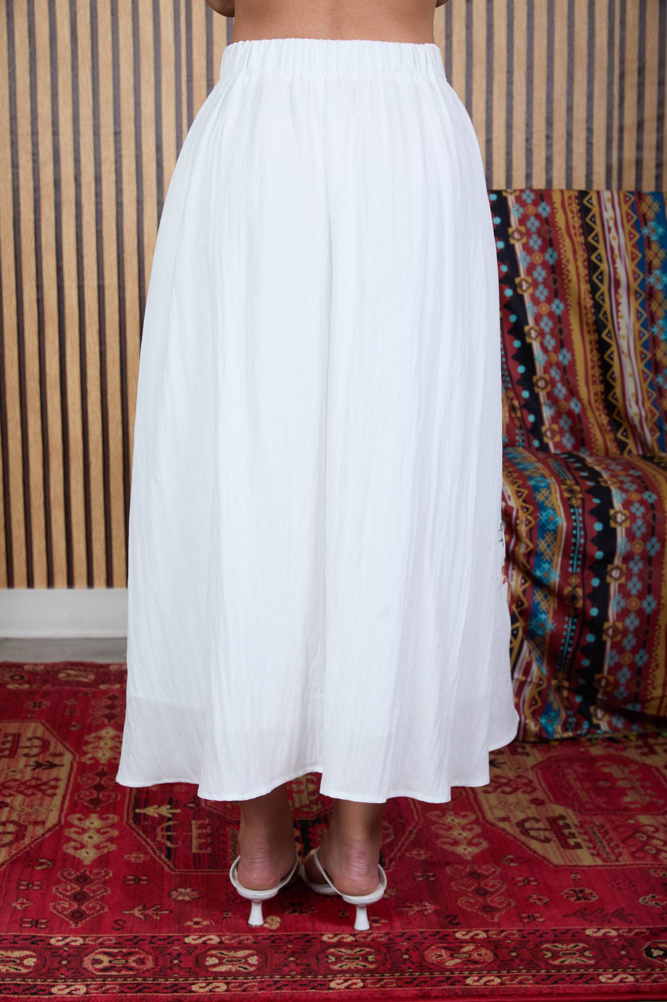 FLORAL EMBROIDERY DETAIL MIDI SKIRT